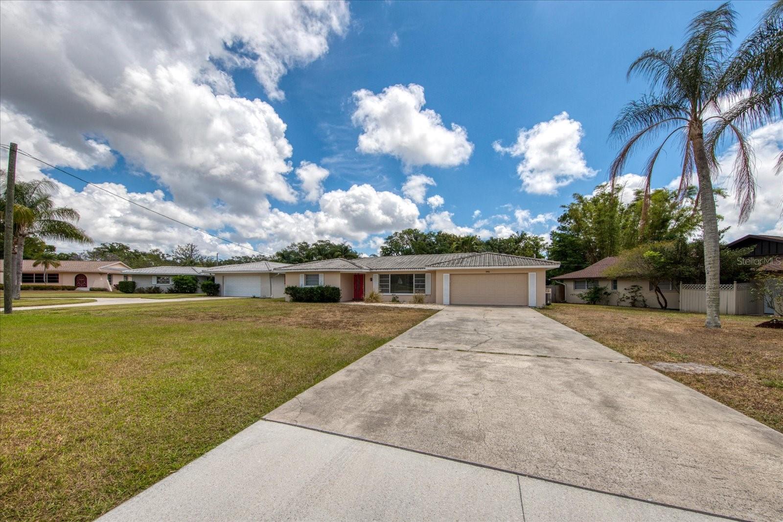 1901 DOLPHIN DR — photo 2