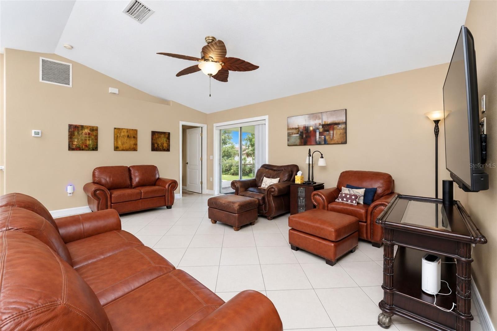 3877 LAVILLA AVE — photo 19