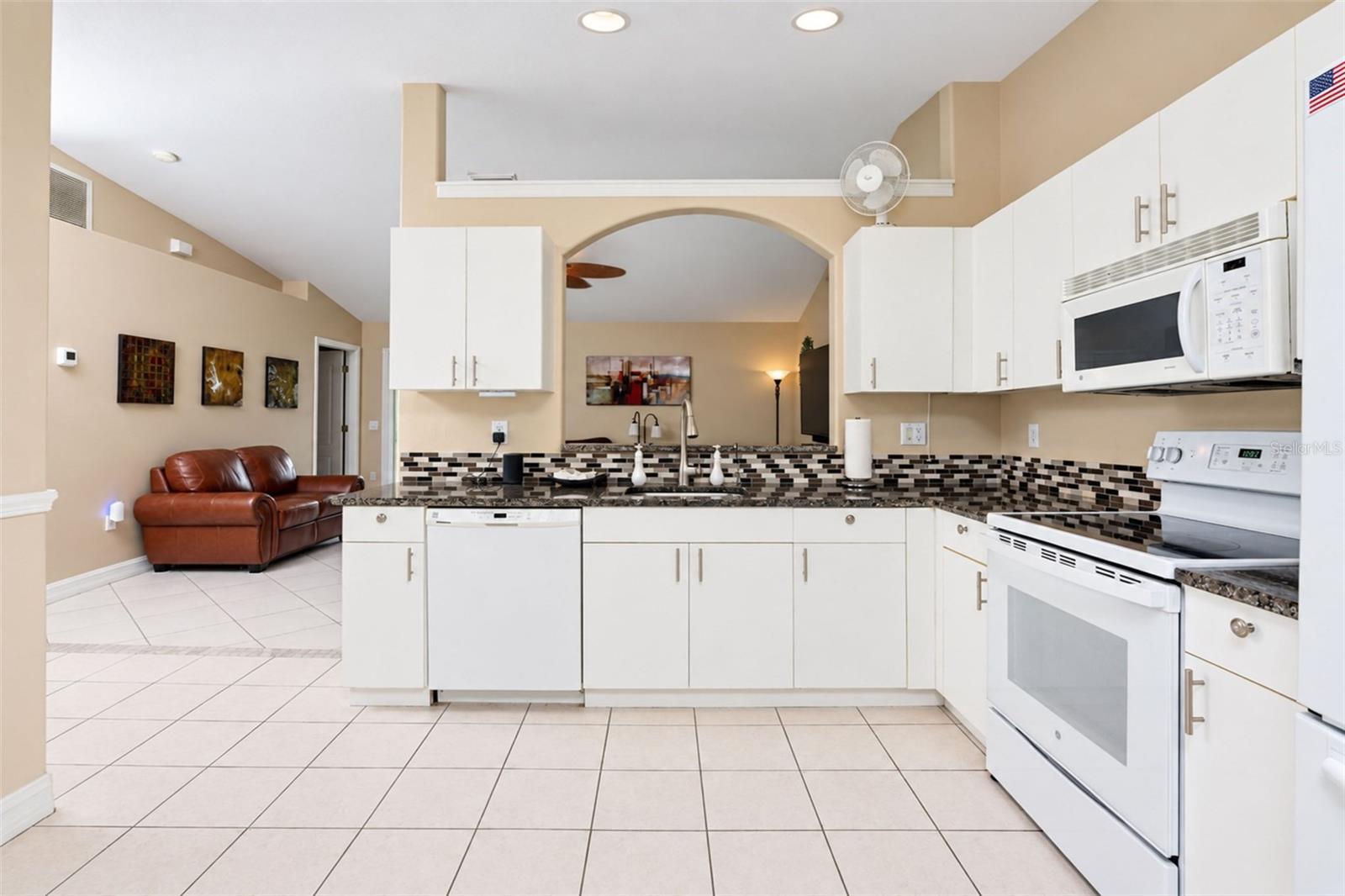 3877 LAVILLA AVE — photo 25