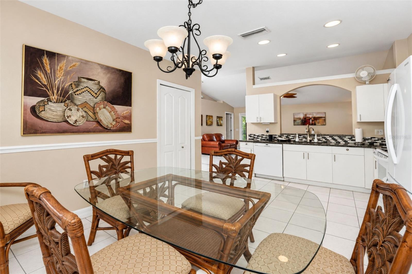 3877 LAVILLA AVE — photo 14