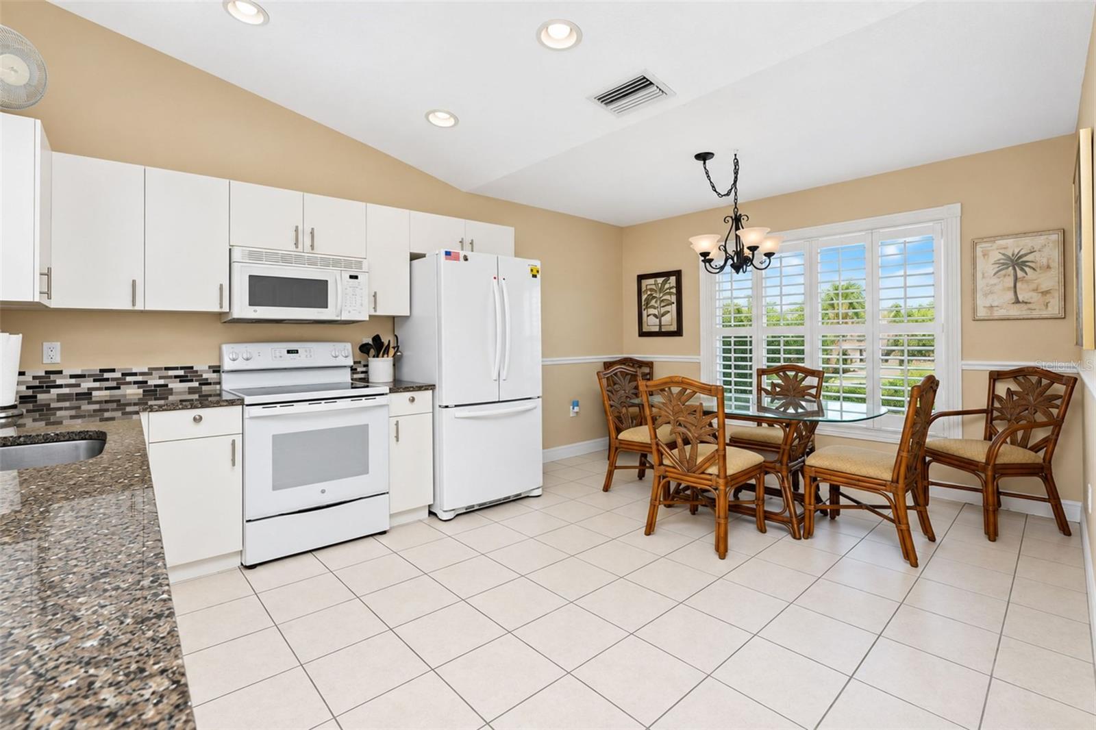 3877 LAVILLA AVE — photo 10