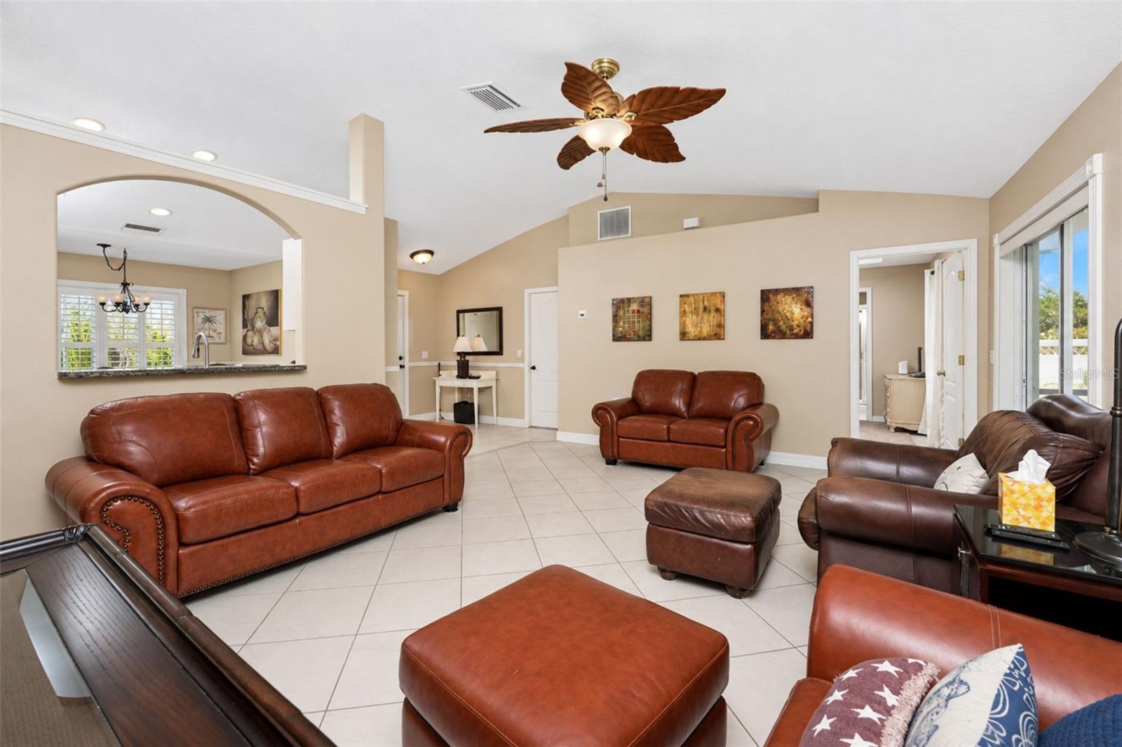 3877 LAVILLA AVE — photo 20