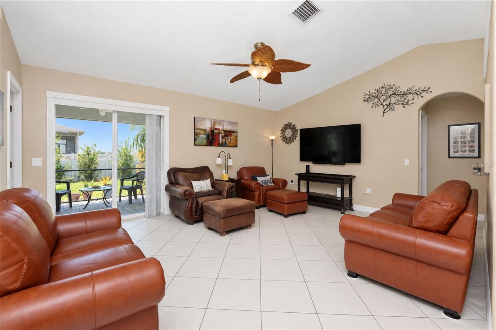 3877 LAVILLA AVE — photo 18