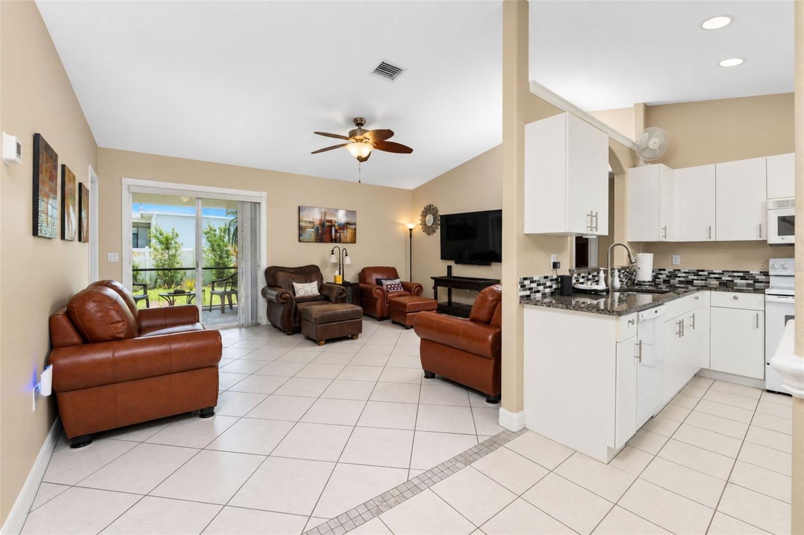 3877 LAVILLA AVE — photo 16
