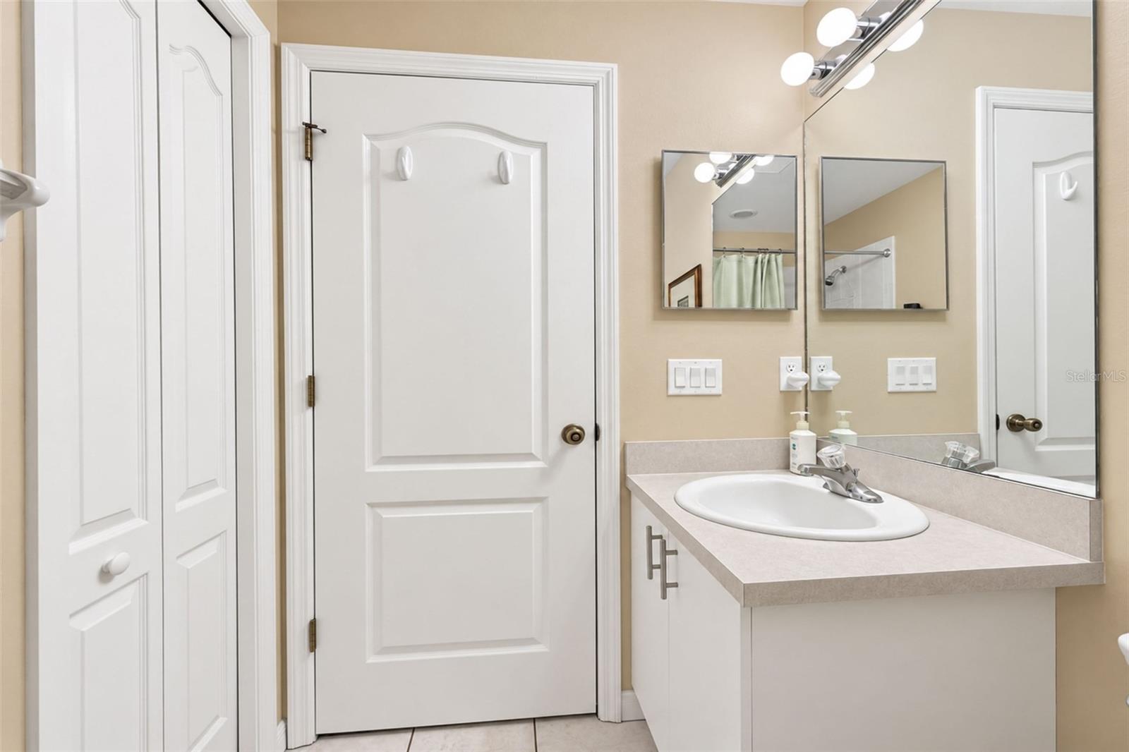 3877 LAVILLA AVE — photo 40