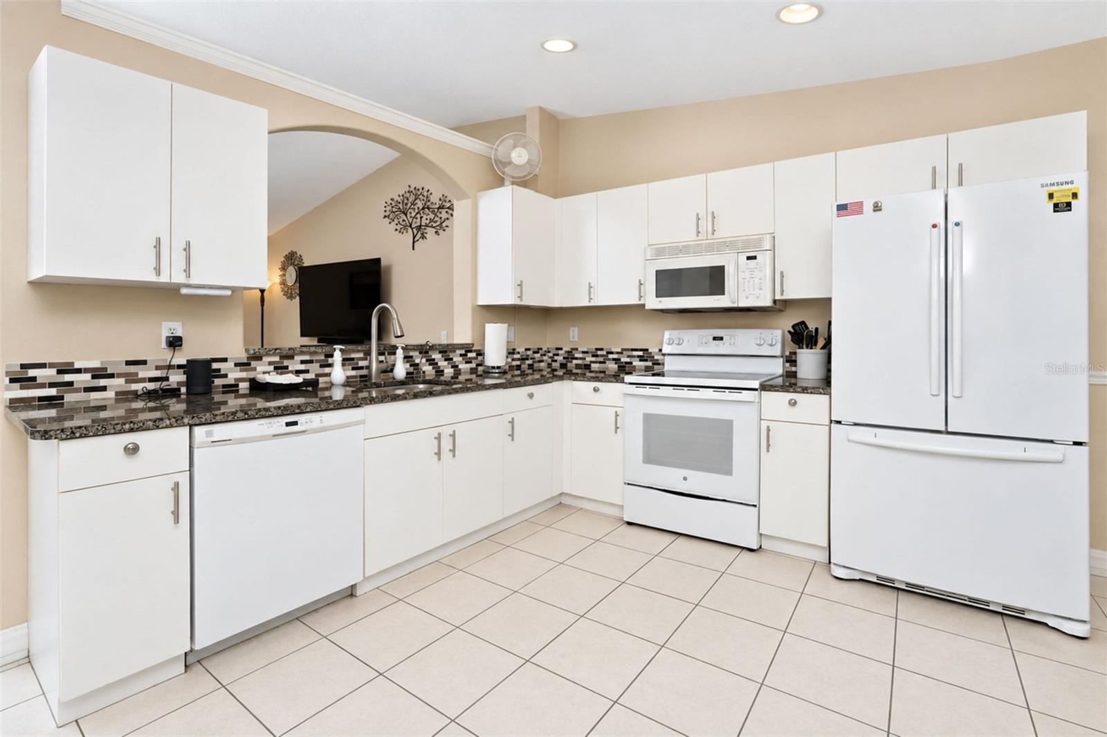 3877 LAVILLA AVE — photo 23