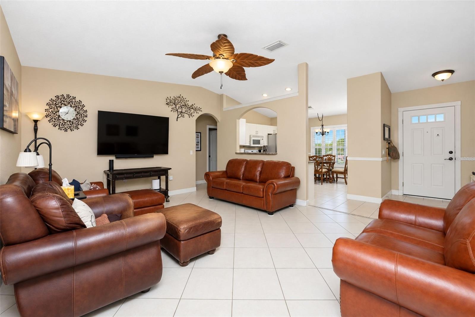 3877 LAVILLA AVE — photo 21