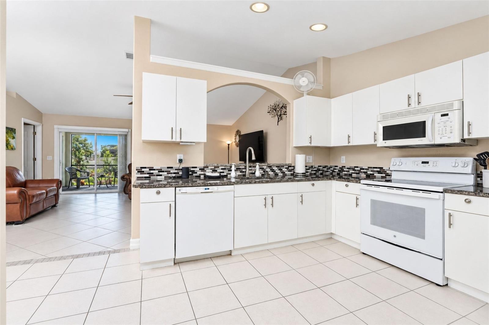 3877 LAVILLA AVE — photo 24