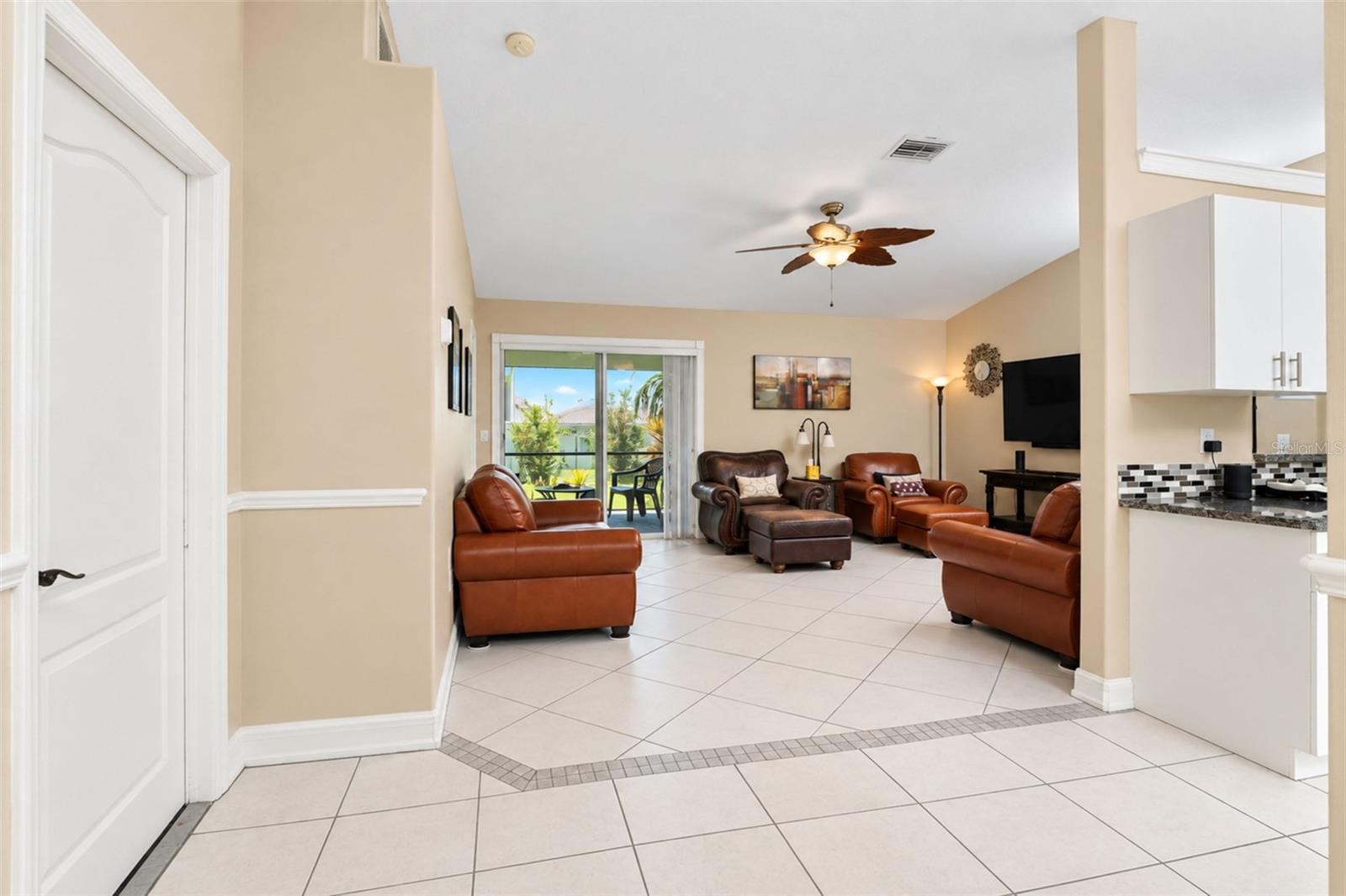 3877 LAVILLA AVE — photo 7