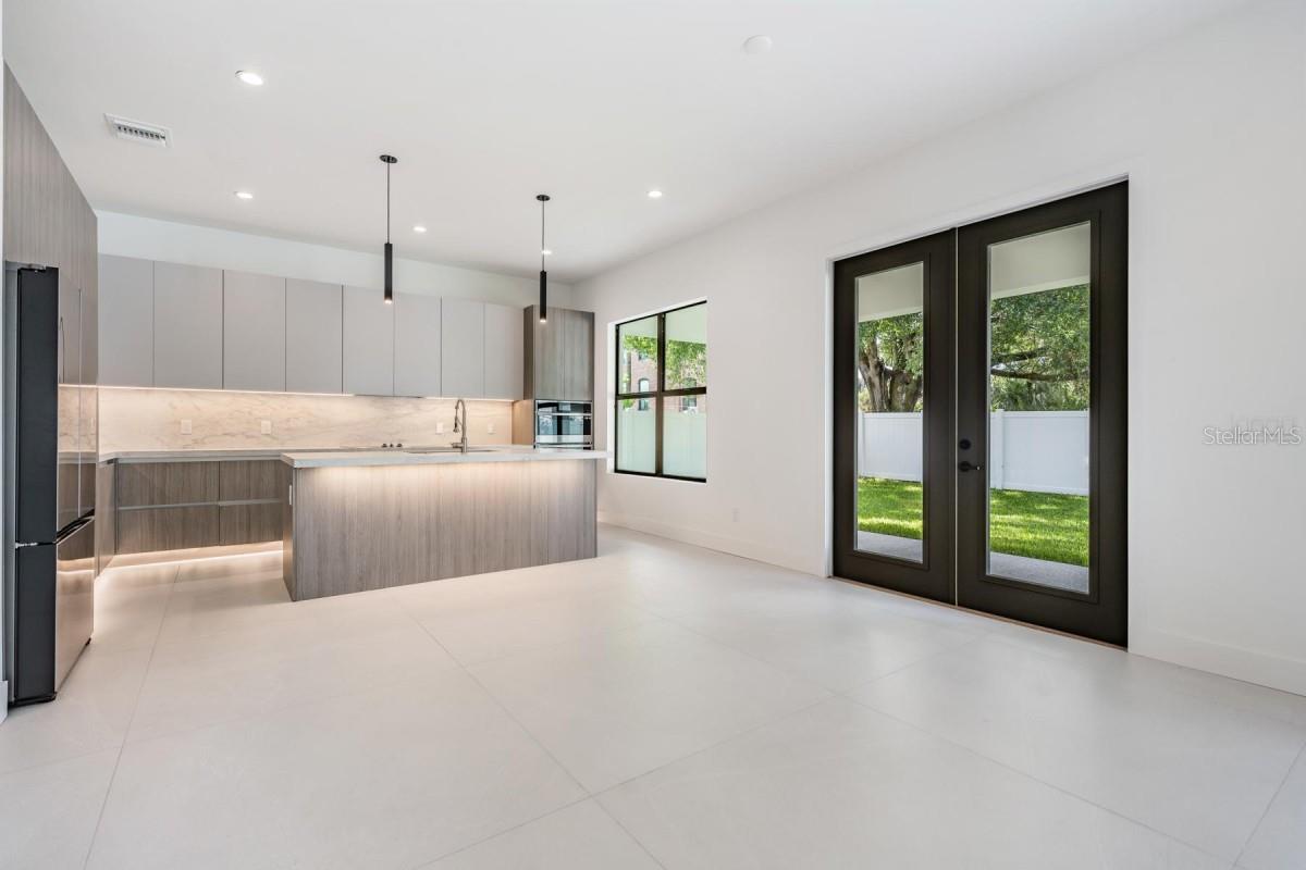 2910 W AILEEN ST — photo 13