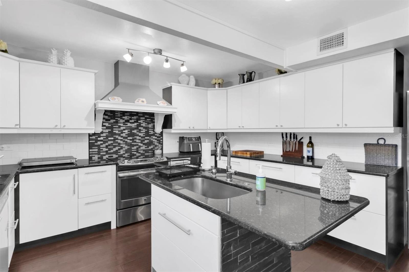 4840 HUMMINGBIRD TRL — photo 9