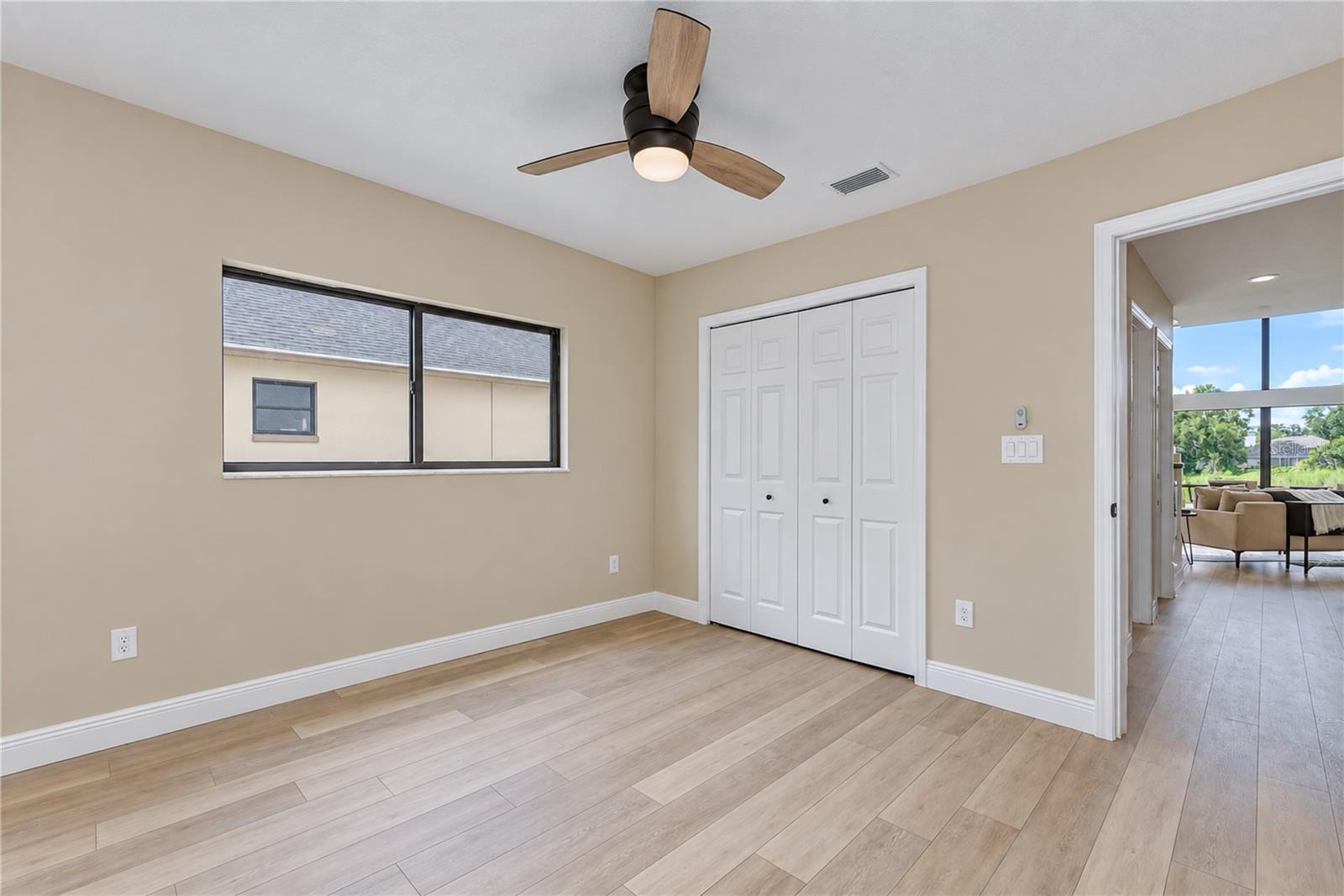 806 SANDRINGHAM LN — photo 26