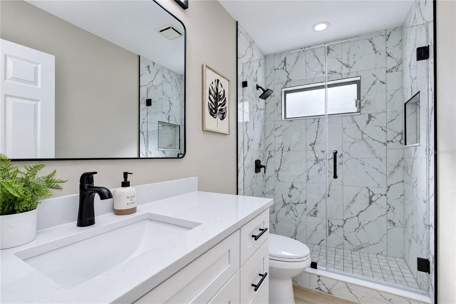 806 SANDRINGHAM LN — photo 27