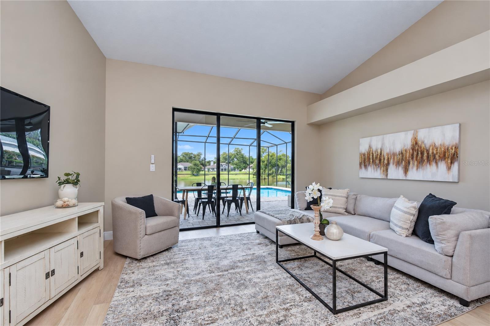 806 SANDRINGHAM LN — photo 10