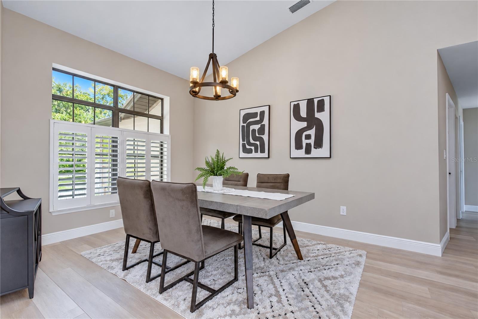 806 SANDRINGHAM LN — photo 8