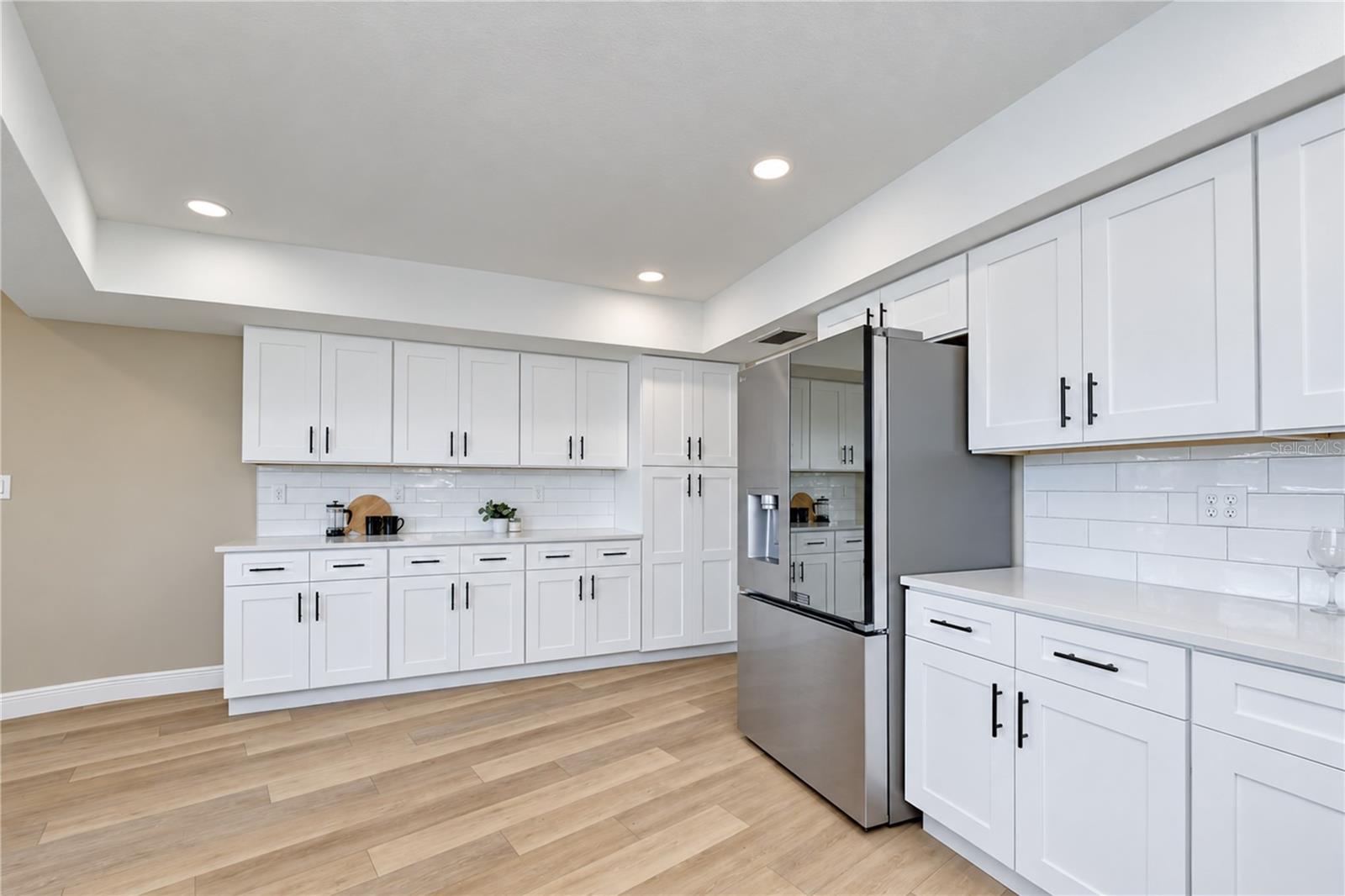 806 SANDRINGHAM LN — photo 14