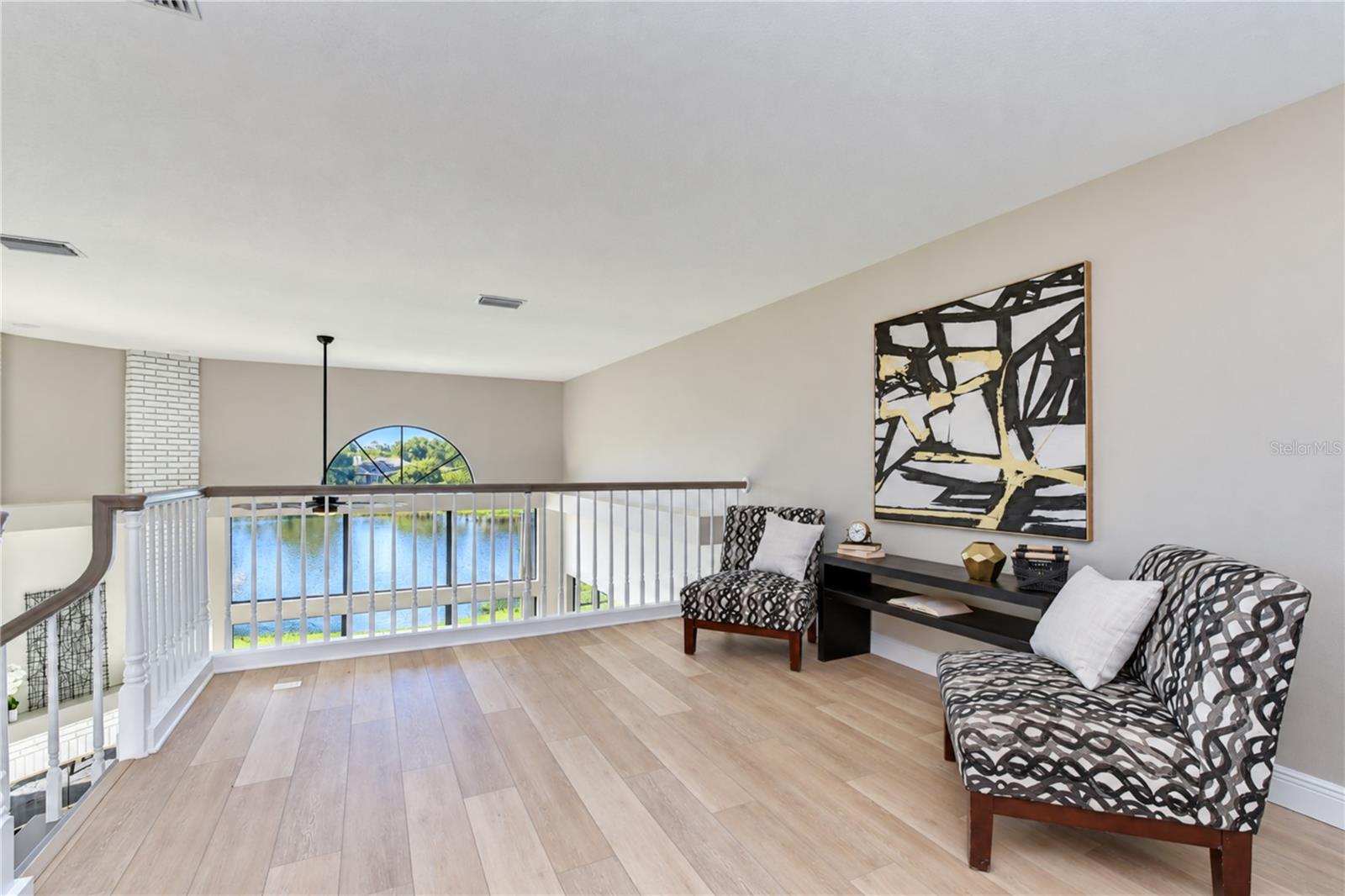 806 SANDRINGHAM LN — photo 29