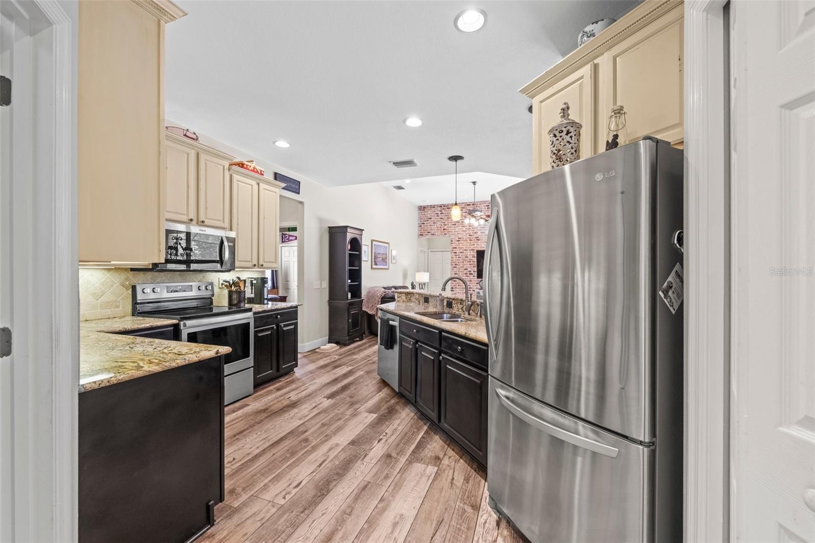 743 STONECREST DR — photo 20