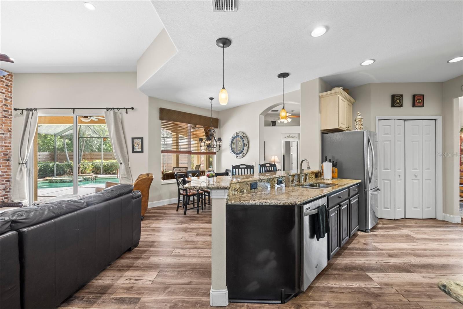 743 STONECREST DR — photo 17