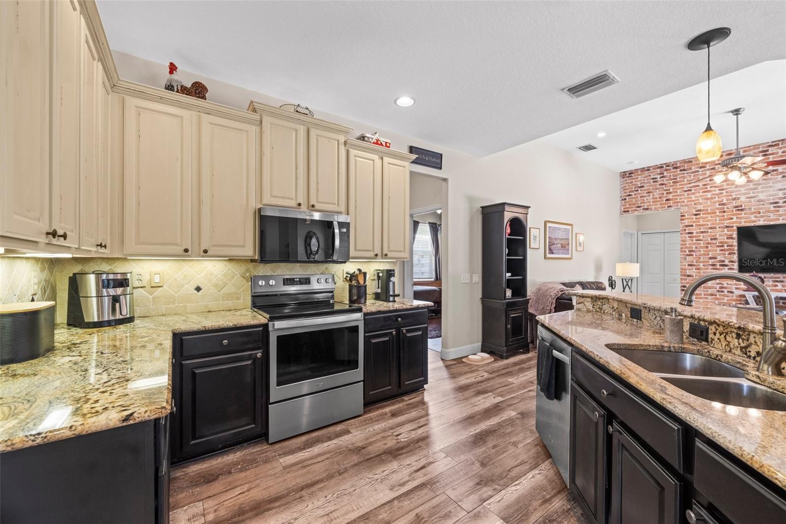 743 STONECREST DR — photo 18