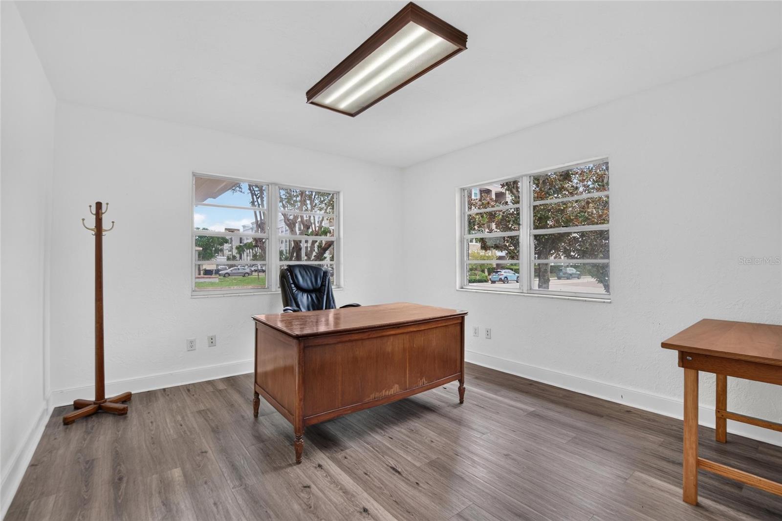 902 N ARMENIA AVE — photo 10