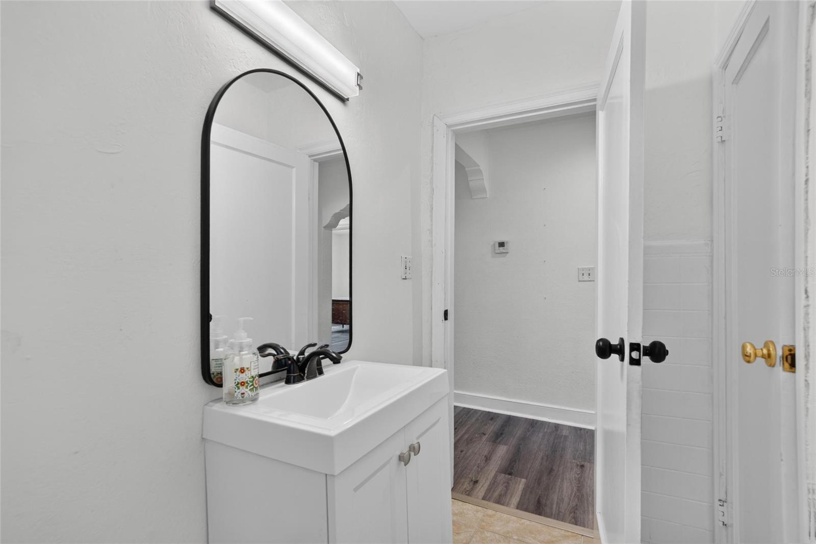 902 N ARMENIA AVE — photo 14