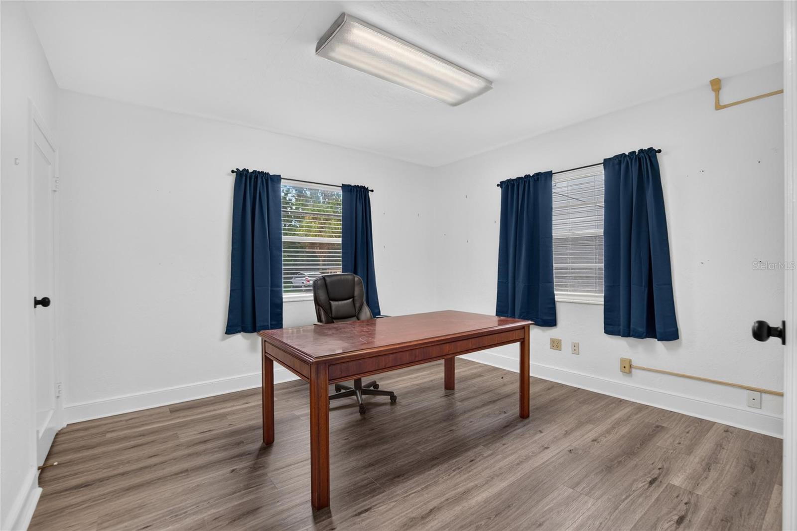 902 N ARMENIA AVE — photo 12