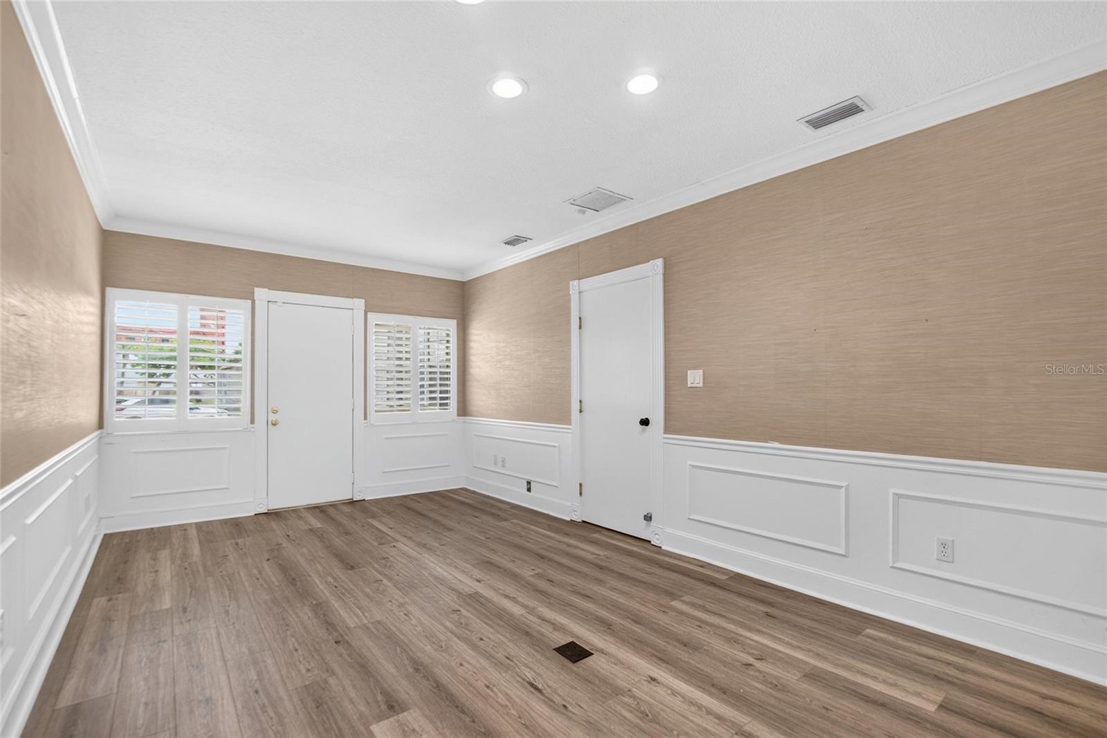 902 N ARMENIA AVE — photo 20