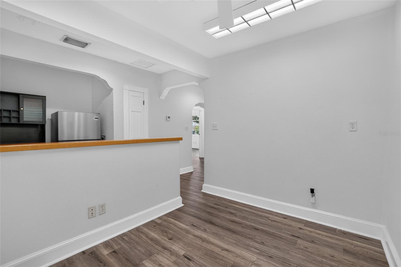 902 N ARMENIA AVE — photo 17