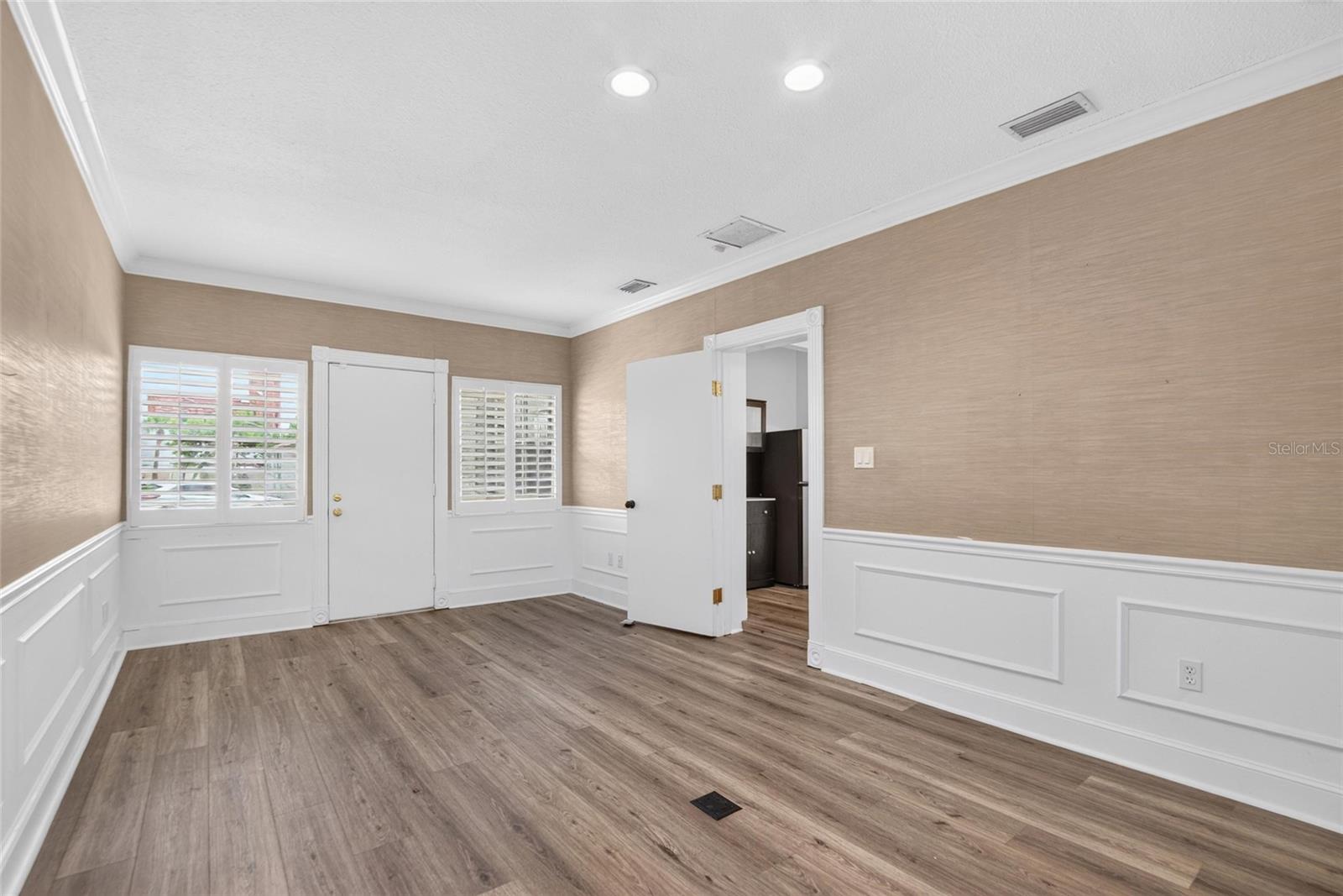 902 N ARMENIA AVE — photo 21