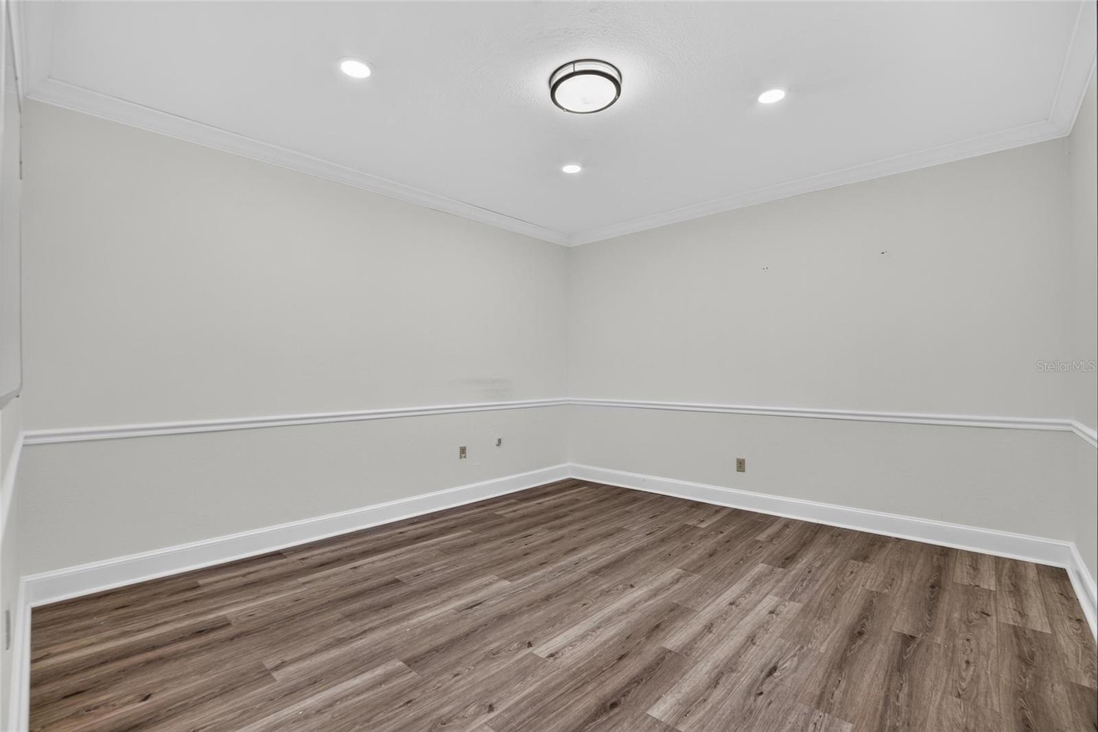 902 N ARMENIA AVE — photo 28