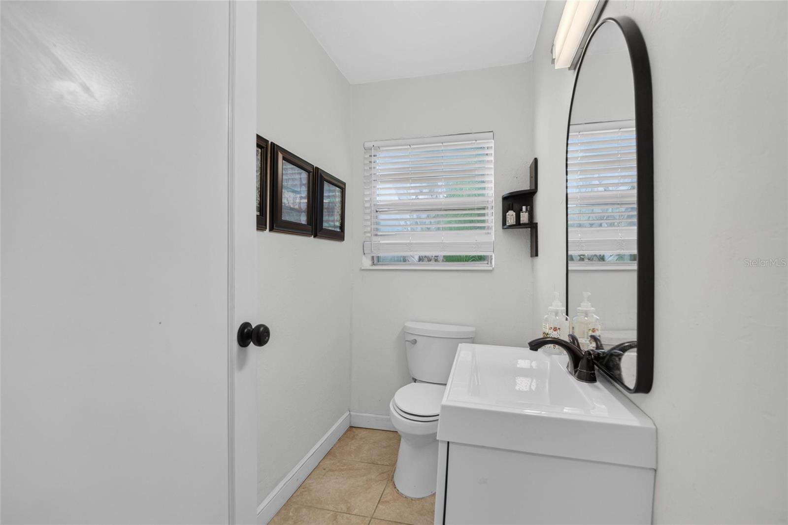 902 N ARMENIA AVE — photo 15
