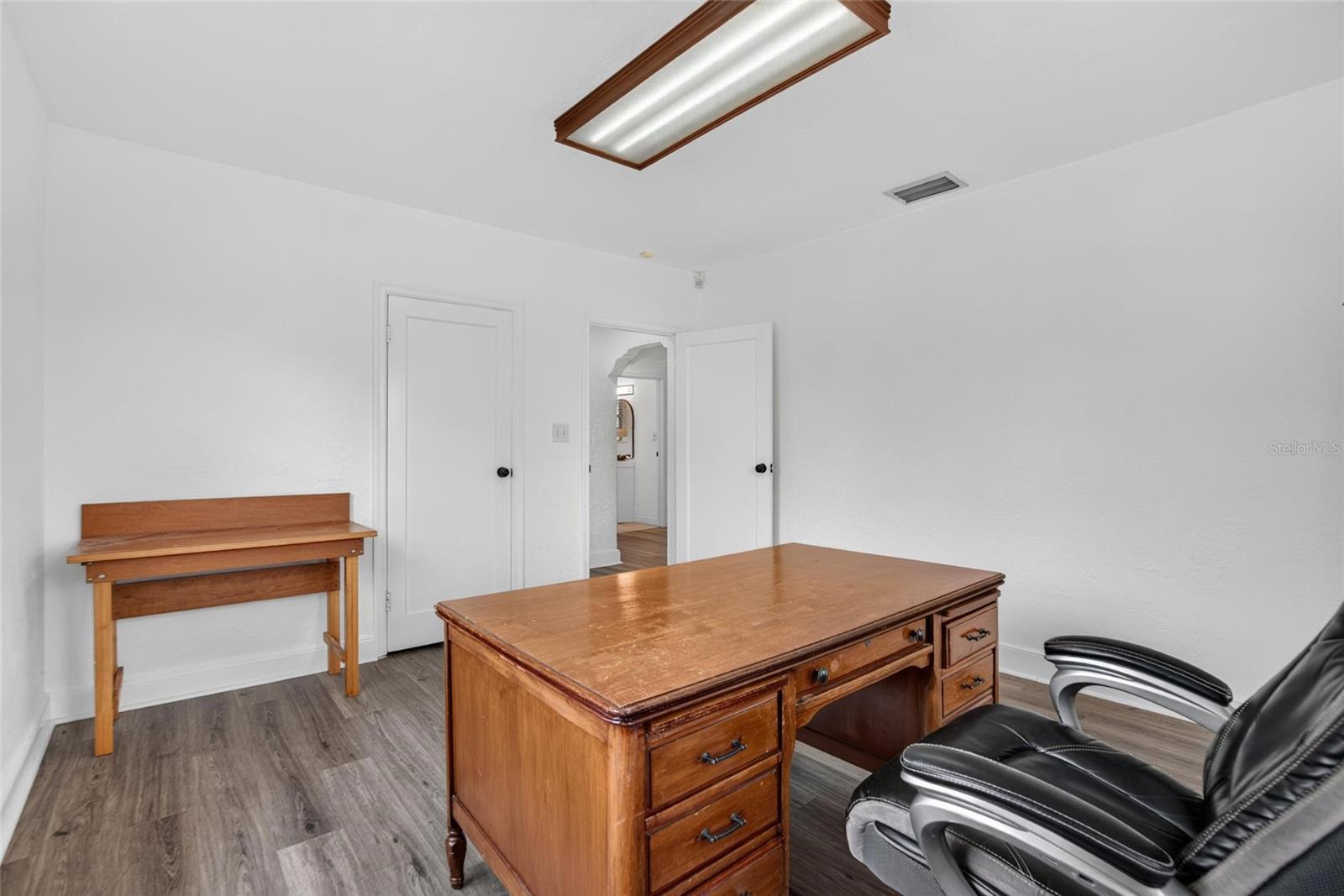 902 N ARMENIA AVE — photo 11