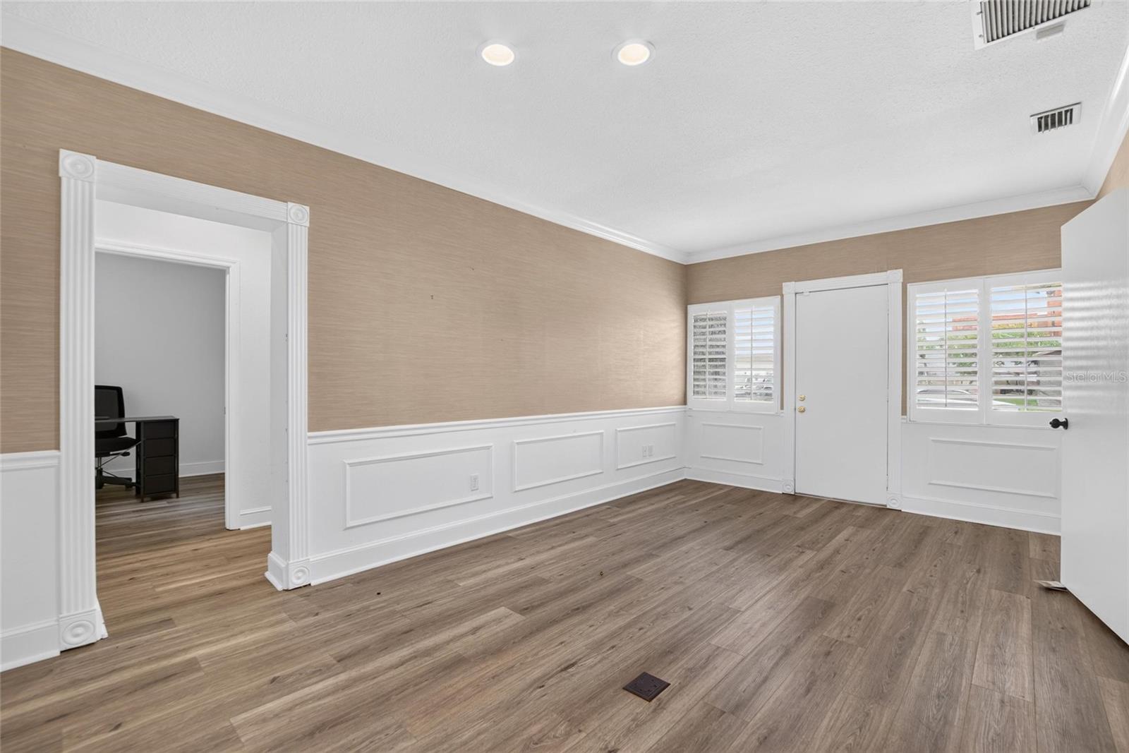902 N ARMENIA AVE — photo 22