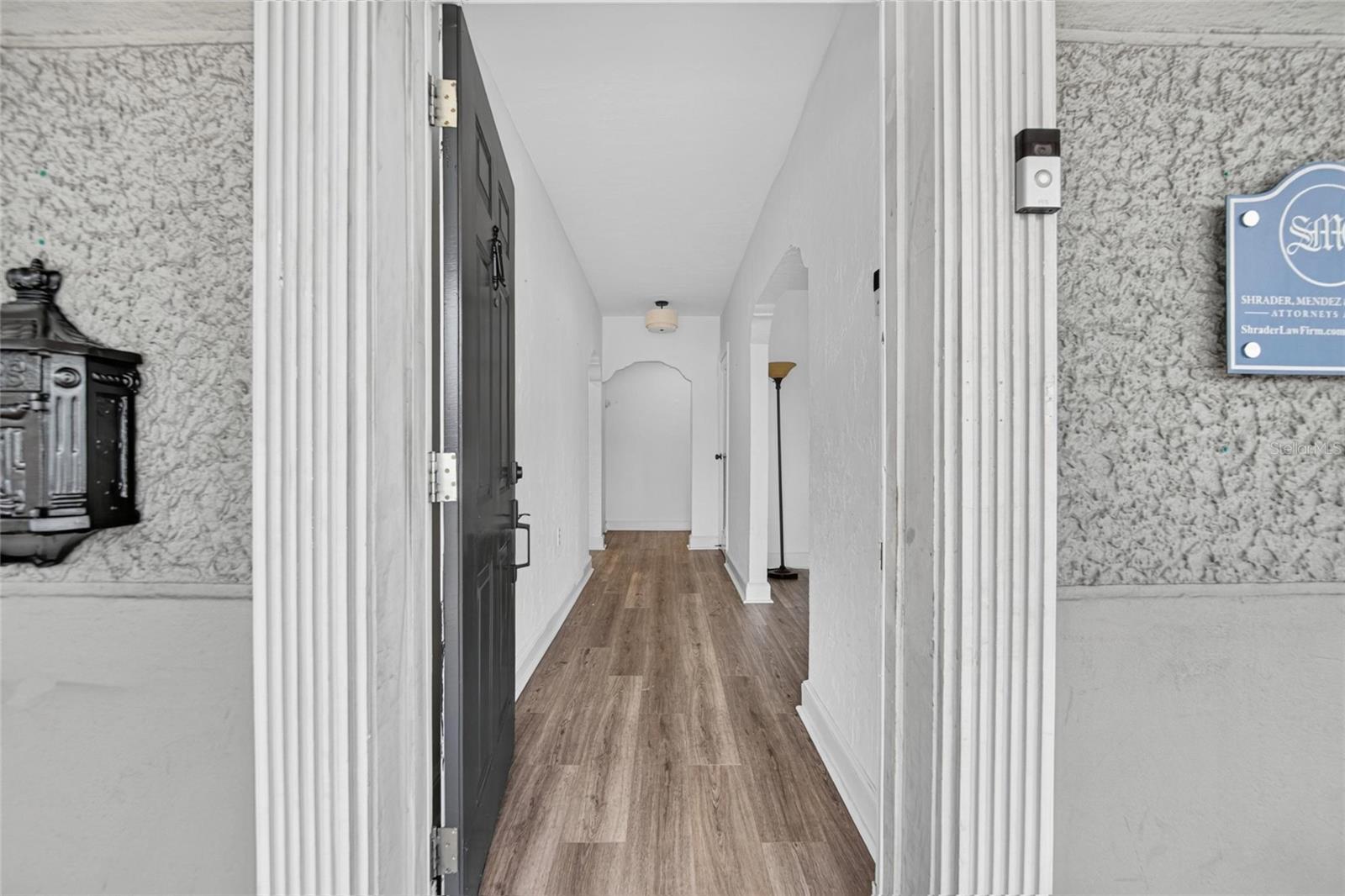 902 N ARMENIA AVE — photo 4