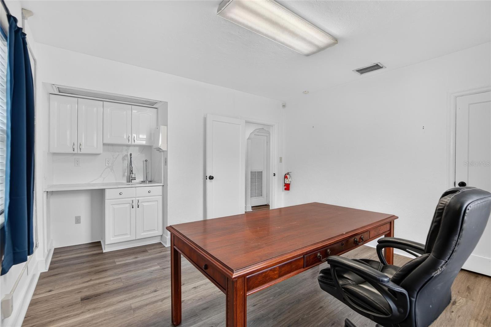 902 N ARMENIA AVE — photo 13