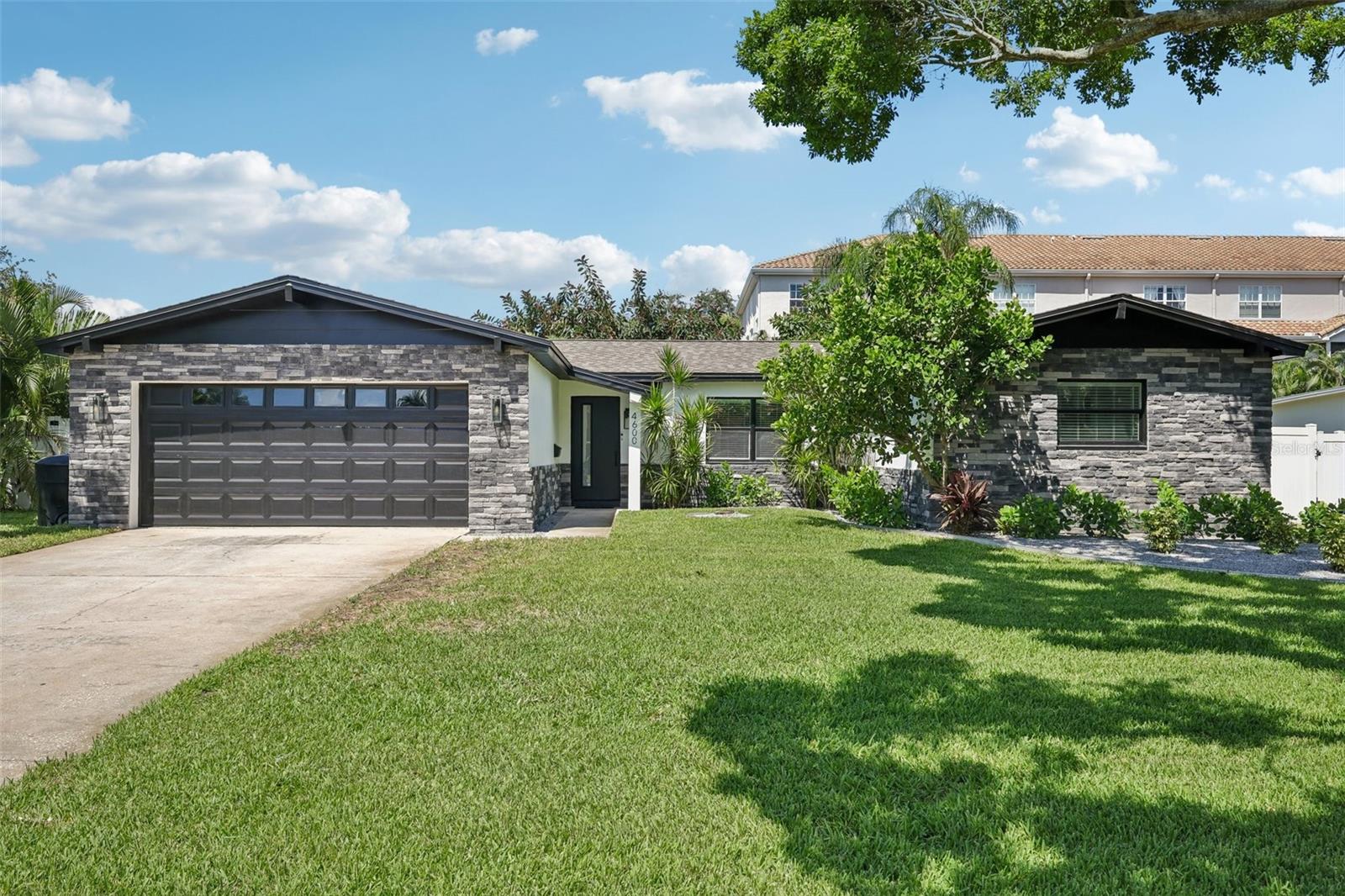 4600 BAYSHORE BLVD NE — photo 2