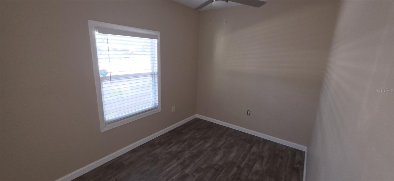 1868 LAUREL ST — photo 6