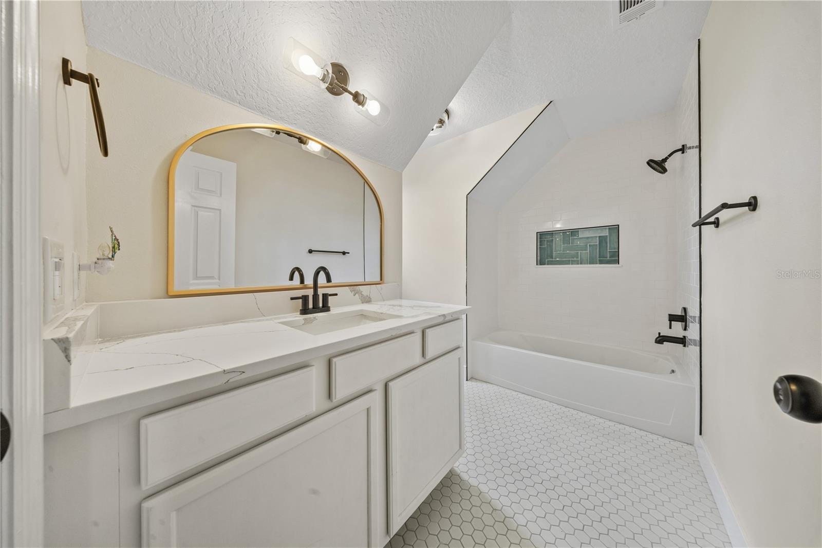 1456 N JASMINE AVE — photo 43