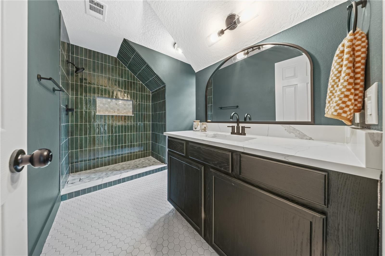 1456 N JASMINE AVE — photo 36