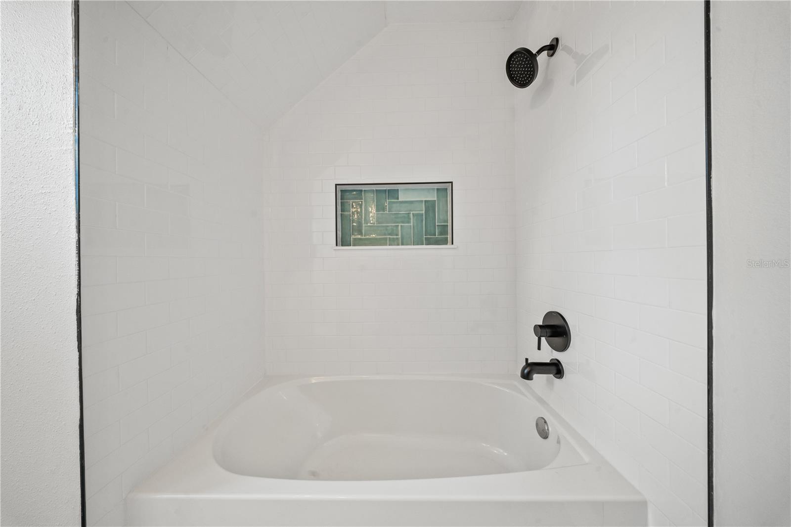 1456 N JASMINE AVE — photo 44