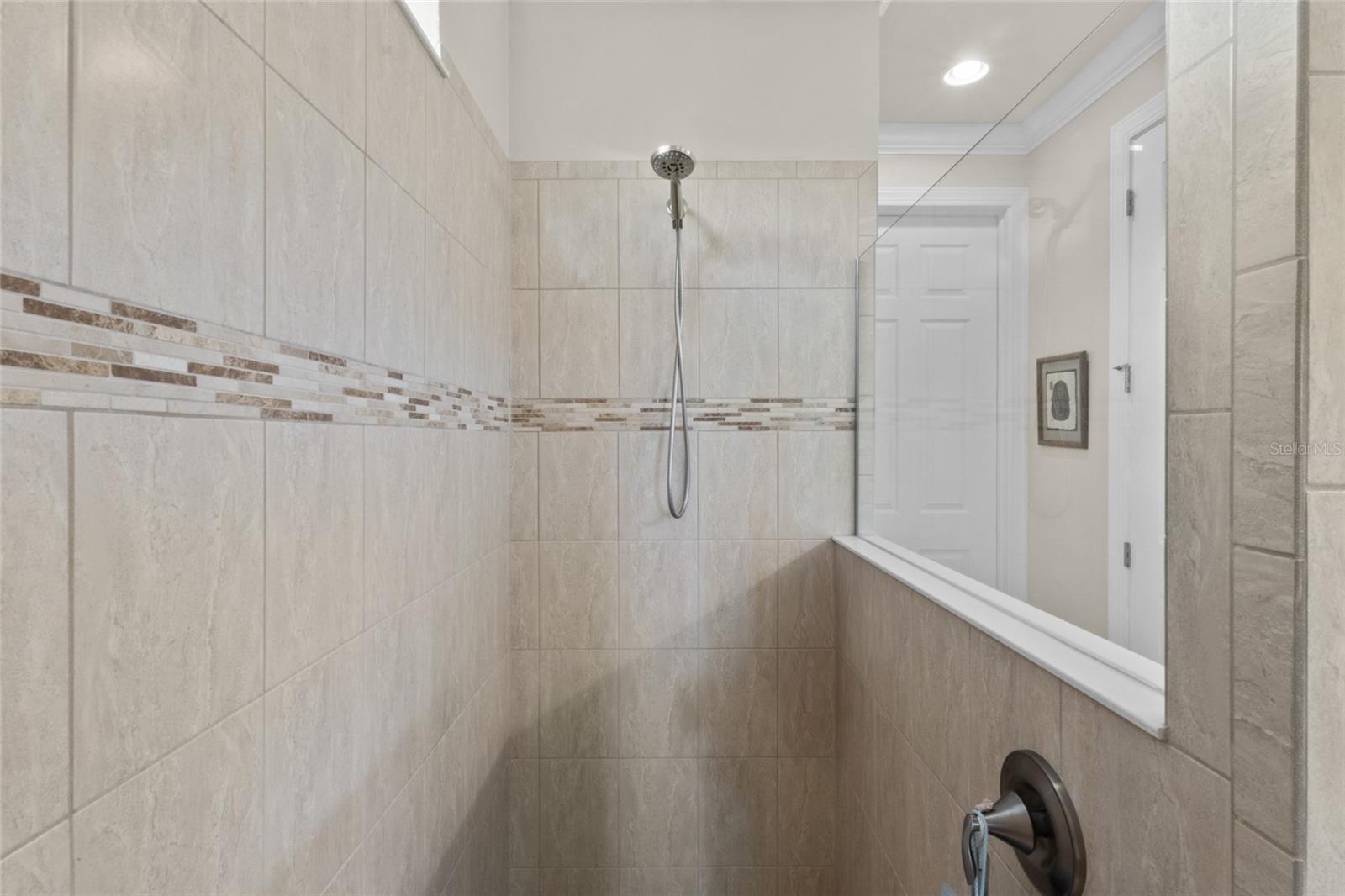 6905 GOSPORT COVE — photo 19