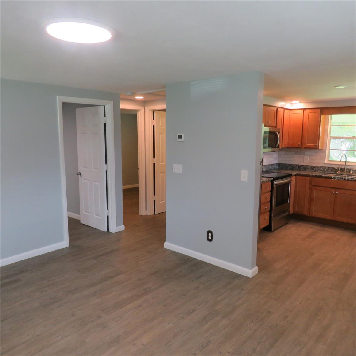 511 MEADE ST — photo 9