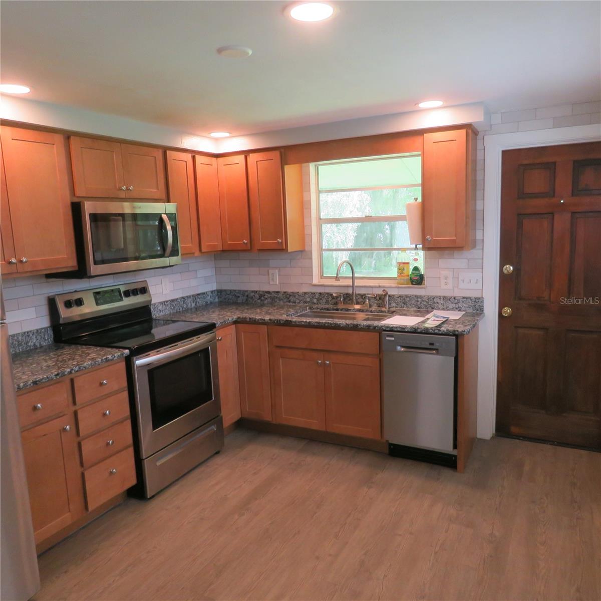 511 MEADE ST — photo 4