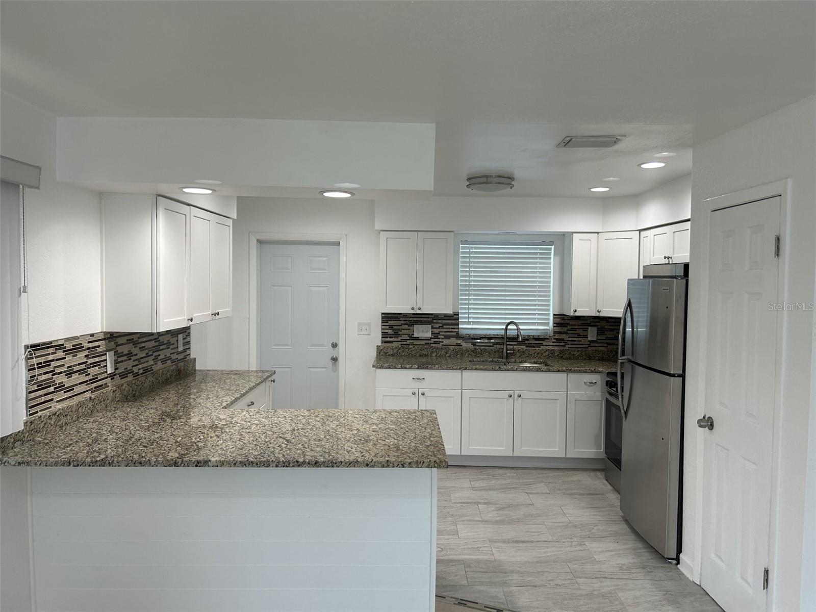 365 CAPRI BLVD — photo 4
