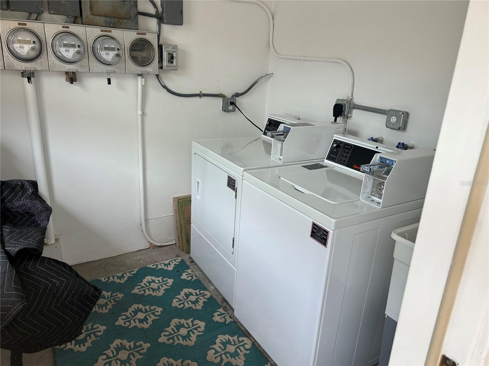 365 CAPRI BLVD — photo 10