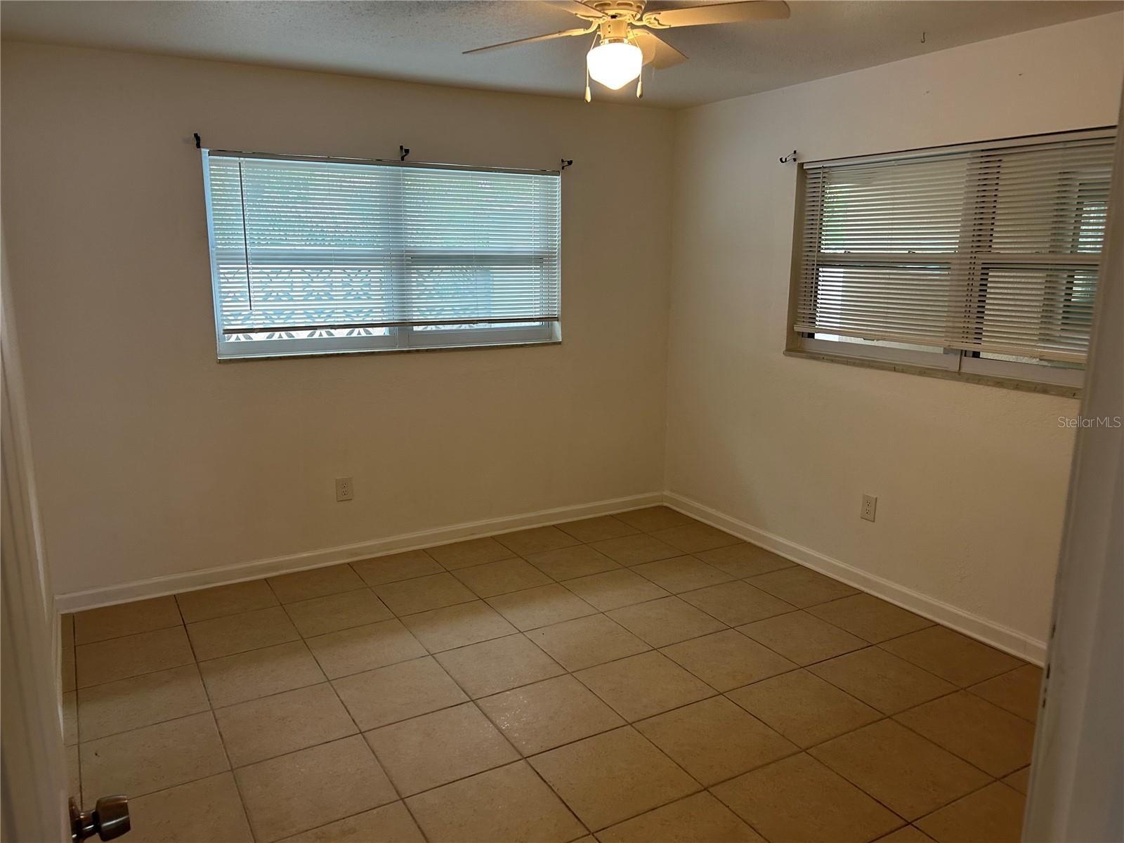 365 CAPRI BLVD — photo 8