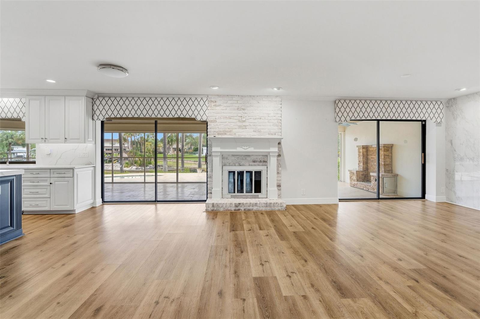 2823 SAMARA DR — photo 16