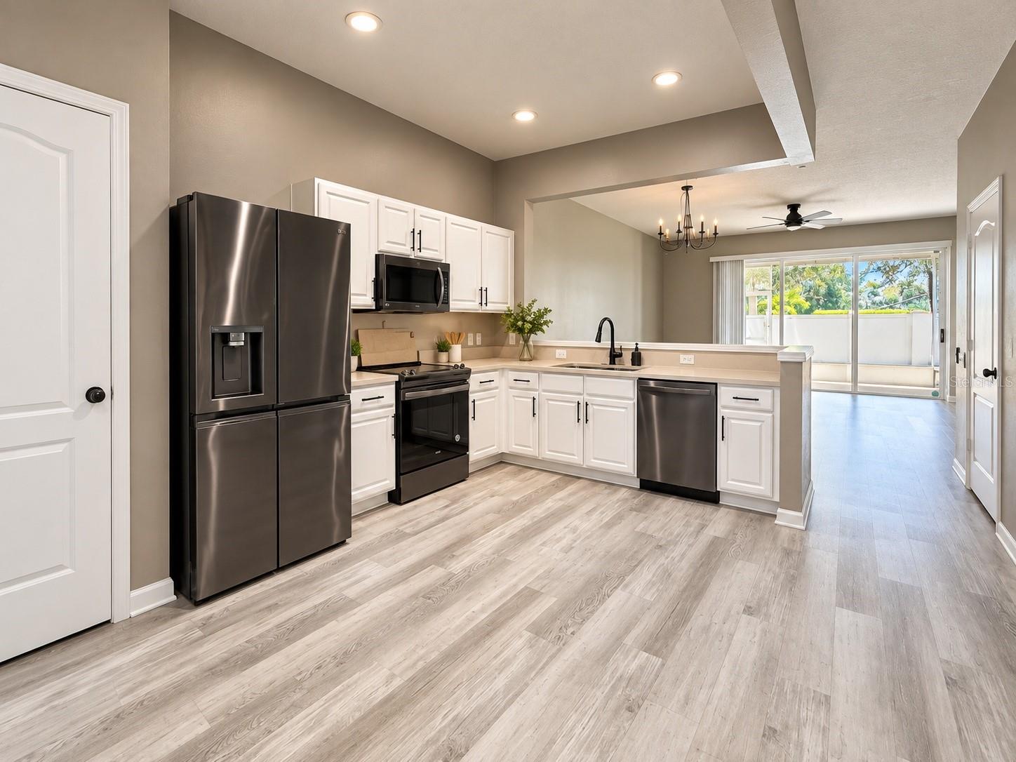 5032 POND RIDGE DR — photo 2