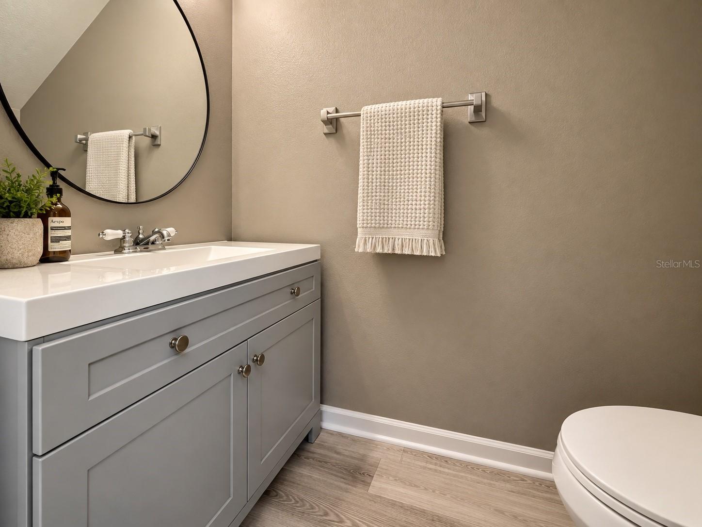 5032 POND RIDGE DR — photo 3